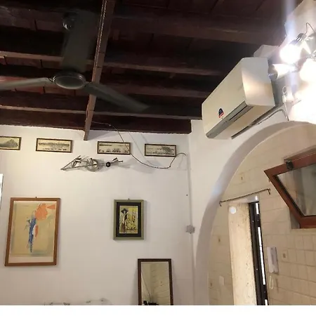 Nicolaiano Howme * Bari