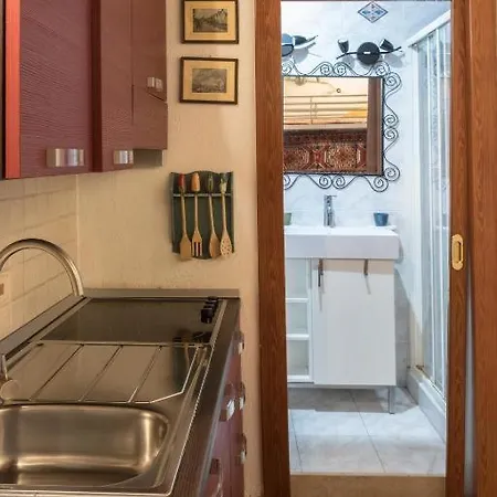 Nicolaiano Howme בארי